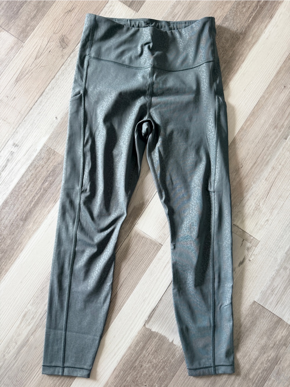 Athleta Ultimate Stash 7/8 Embossed Leggings